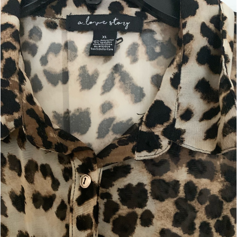 Sheer Mid-Sleeve Leopard Print Casual cover up blouse with knot tie at bottom.